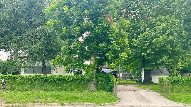 Photo - 600 E Gulf St