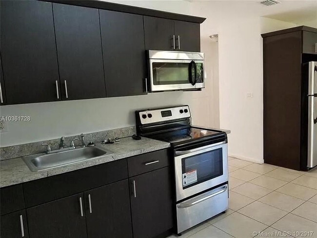 Photo - 2711 NW 16th Ct