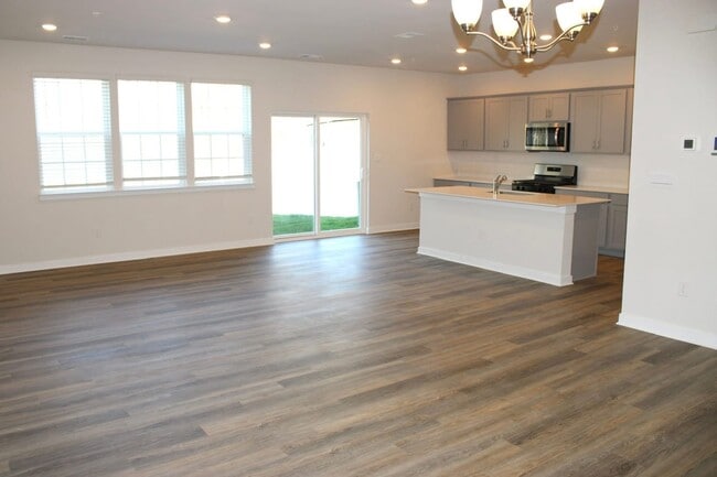 Photo - 251 Correri St