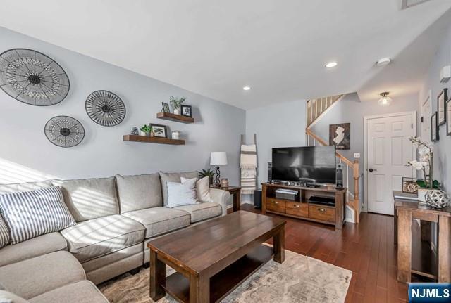 Photo - 1099 Coventry Way