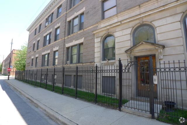 Building Photo - 925 E 61st St Unit 1 Rental