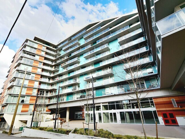 Photo - 180 2nd Av E