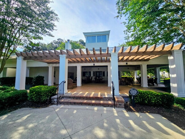 77 Regent Ave