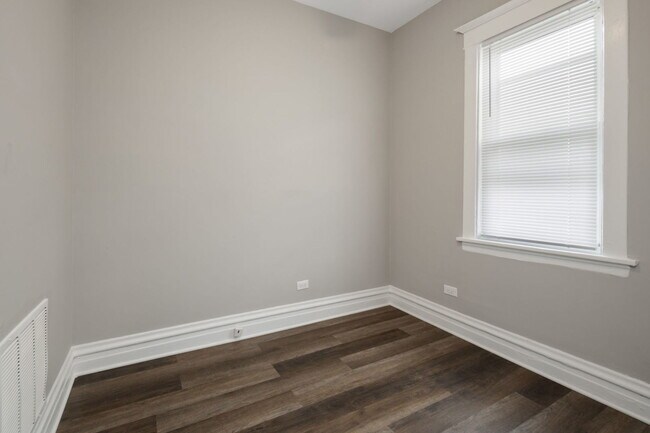 Photo - 6112 S Ingleside Ave Unit 1S