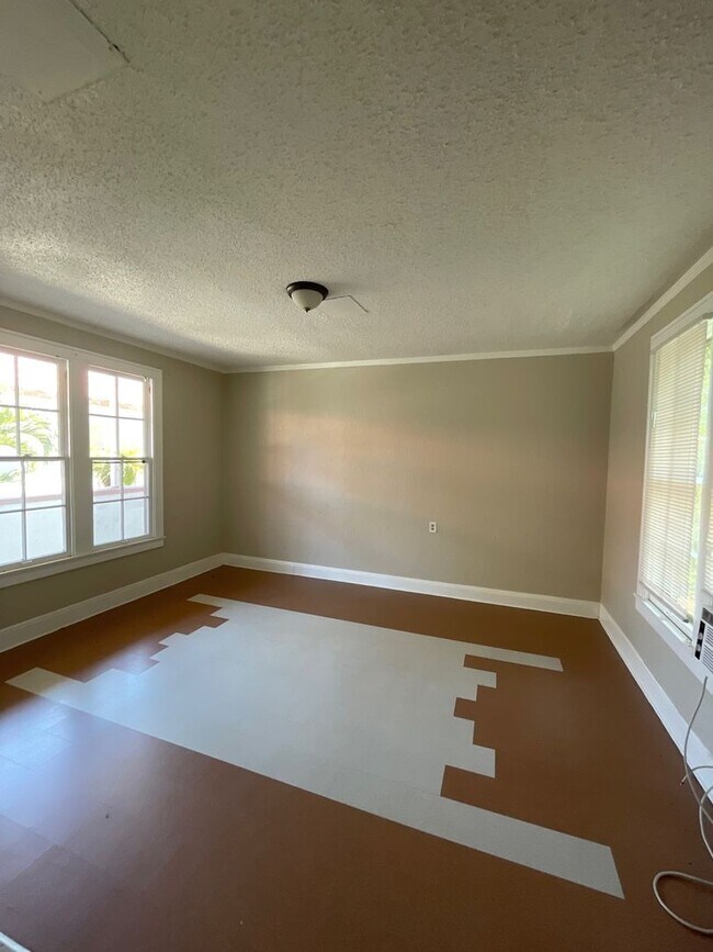 Photo - Ready for immediate move in ! 1/1 in Babso... Unit 43