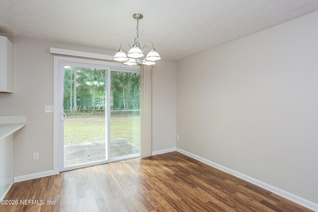 Photo - 9572 Spottswood Rd W