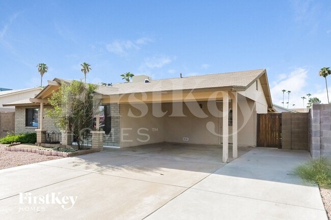 Photo - 425 E Julie Dr