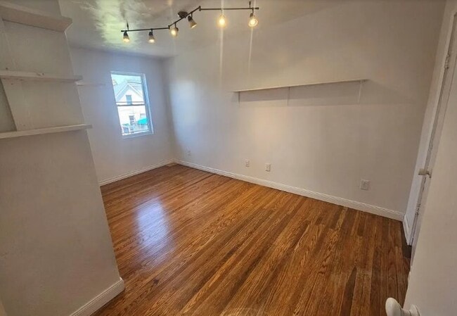 Photo - 807 Hazlett Ave