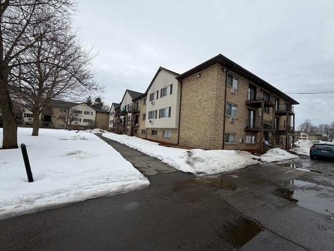 Building Photo - 351 Pawtucket Blvd Unit 29