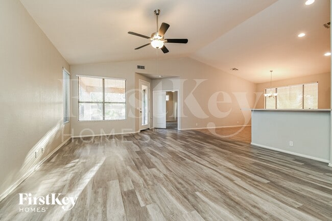 Photo - 2701 E Hulet Dr