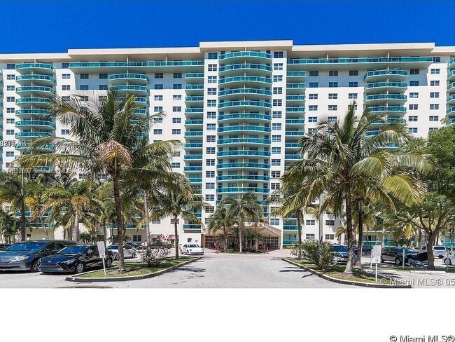 Photo - 19390 Collins Ave Unidad PH-09 Rental