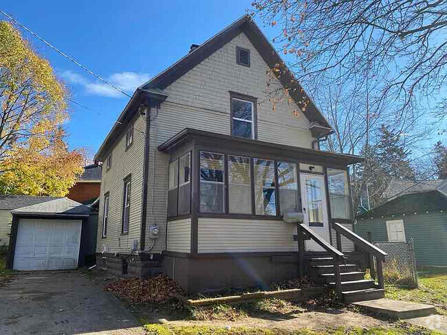 Building Photo - 1027 Woodbridge St Rental