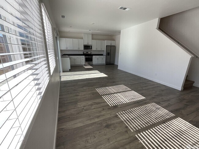 Photo - 450 Summer Triangle