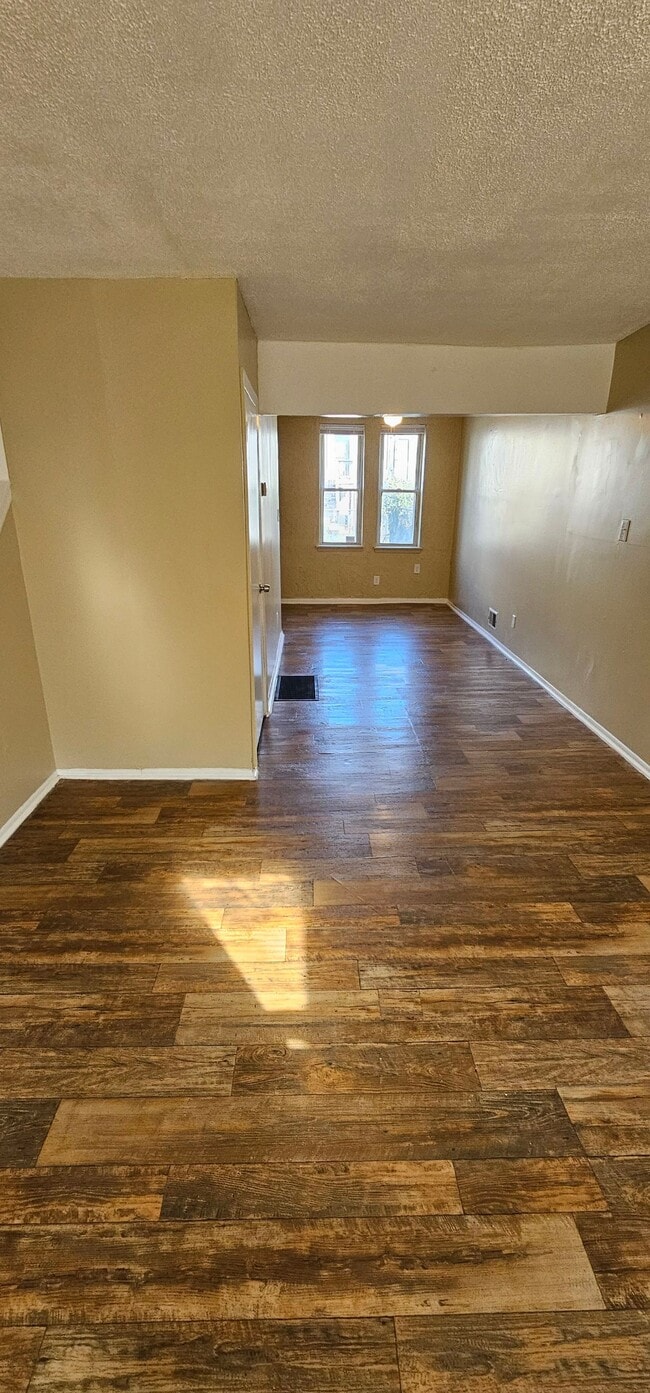 Photo - 2704 Lauretta Ave