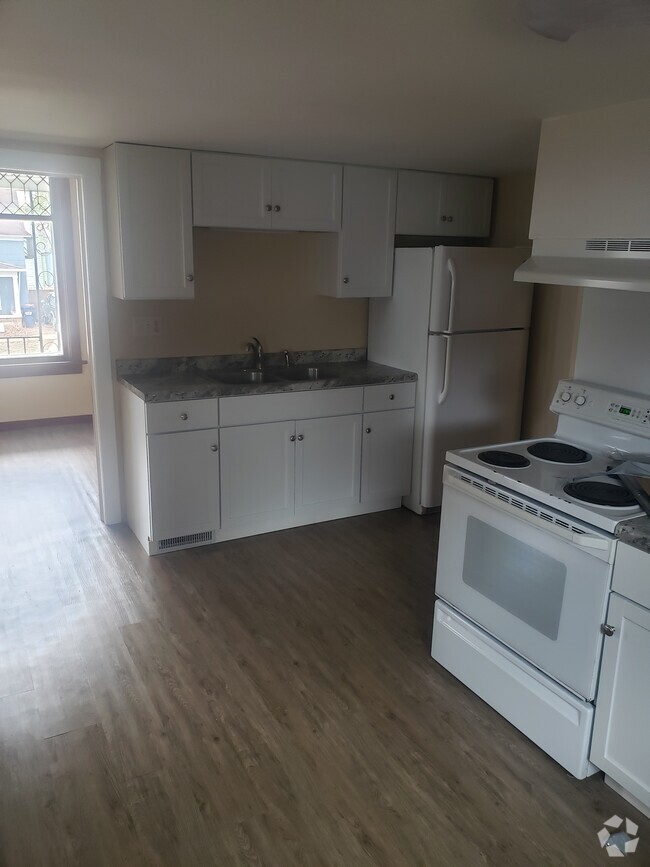 Building Photo - 1723 Summit St Rental