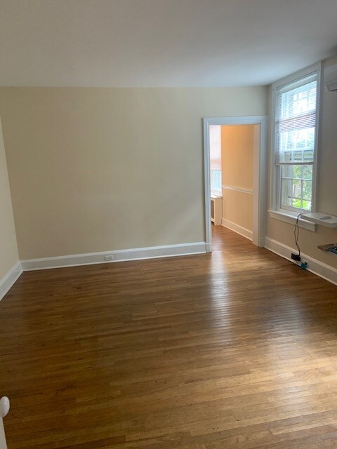 Entry to Living Room - 314 W Miner St Unit 1