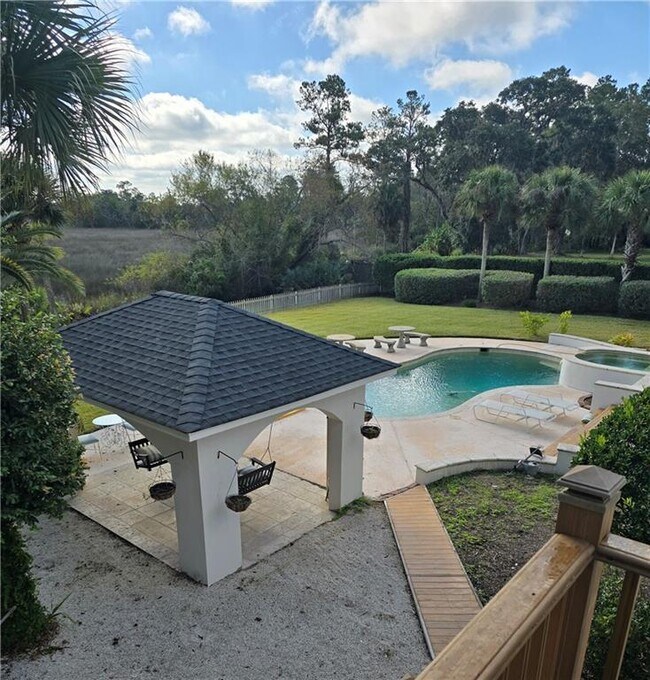 Photo - 205 Sutherland Dr