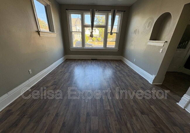 Photo - 125 W Creighton Ave