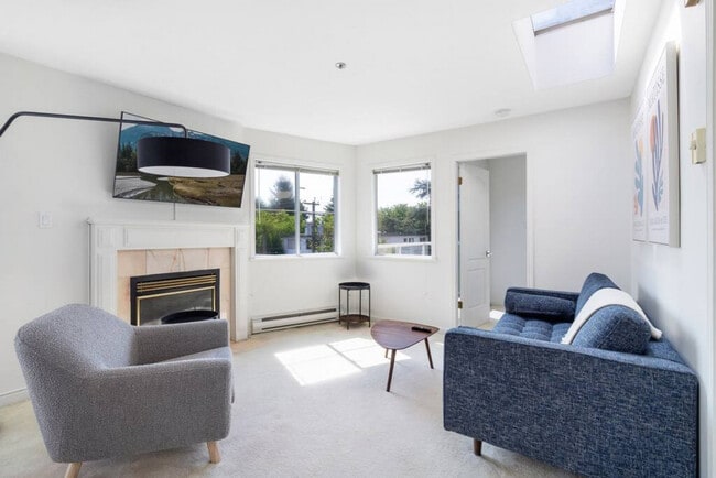 Building Photo - 1126 W 11th Ave