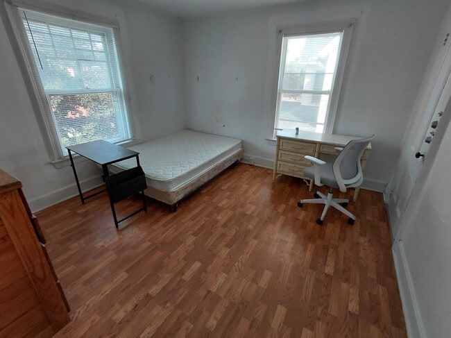 21 Haendel St Unit 2nd and 3rd floor