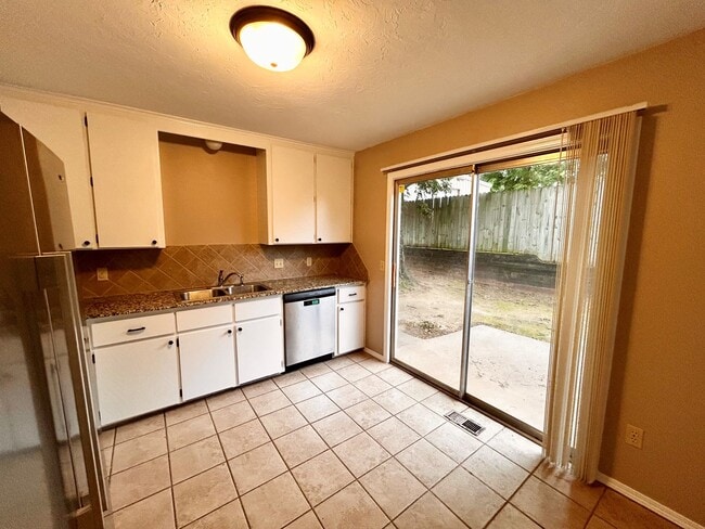 Photo - 225 N Smythe Ave