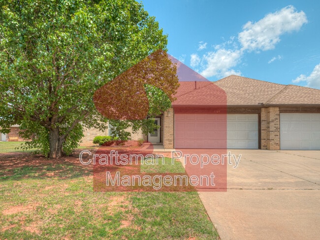 Photo - 2709 Silvertree Dr