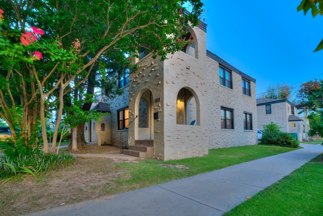Building Photo - Downstairs Plaza Unit