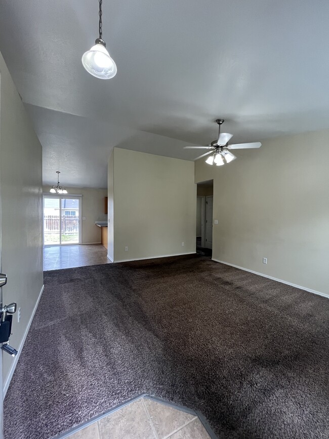 Photo - 14320 Tara St