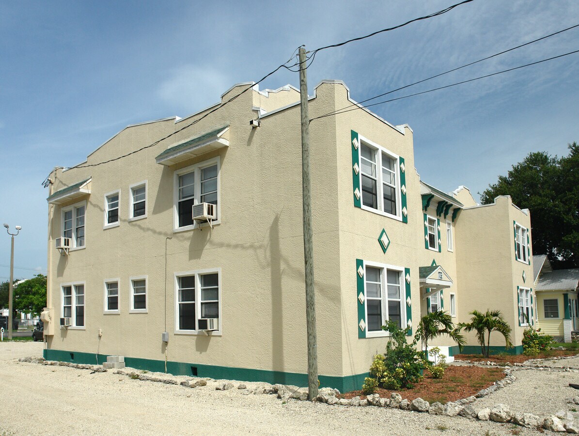 Exterior - 1732 Fowler St