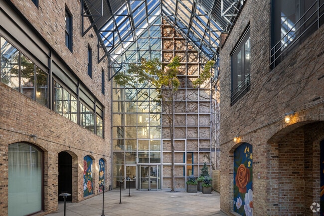 Entrada - Cobbler Square Lofts