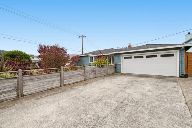 Photo - 796 Crespi Dr
