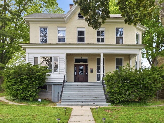 Building Photo - Charming 2-Bedroom, 1-Bath First-Floor Residence in a Beautifully Renovated Historic Home