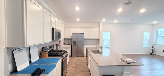 Photo - 1100 Winnie Dr