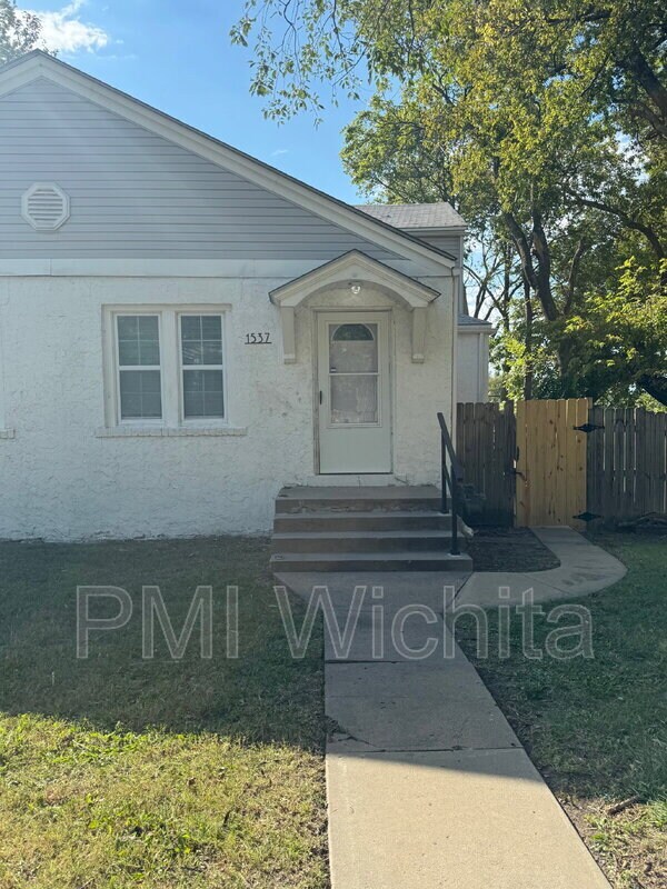Photo - 1537 N Holyoke St