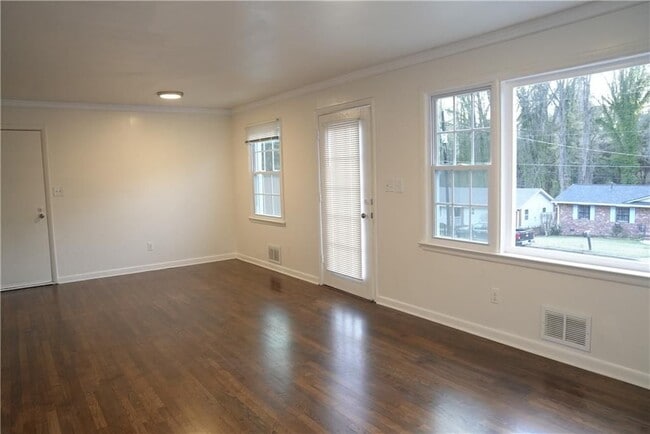 Photo - 1336 Willow Trail SW
