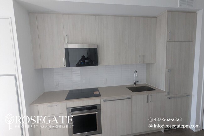 Photo - Modern 1-Bedroom Condo in the Heart of Oakville — With Internet, EV Parking & Locker Included! Unité 502