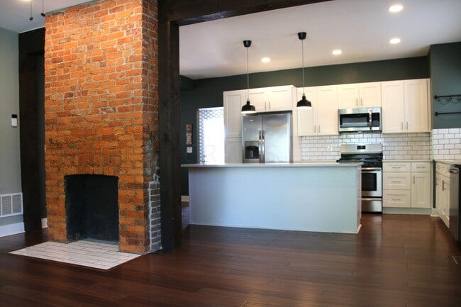 Photo - 723 Siebert St