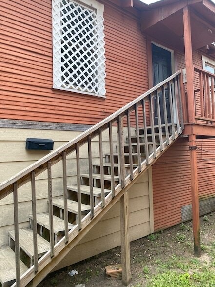 Building Photo - 256 E 75th St