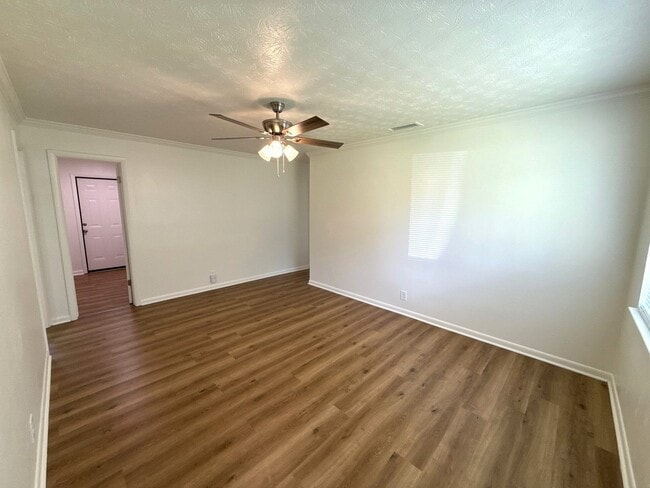 1035 Kirkland Dr