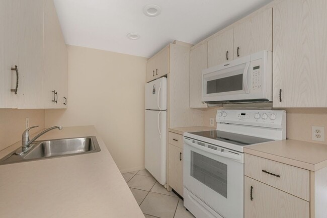 Photo - 2009 Cornwall Dr