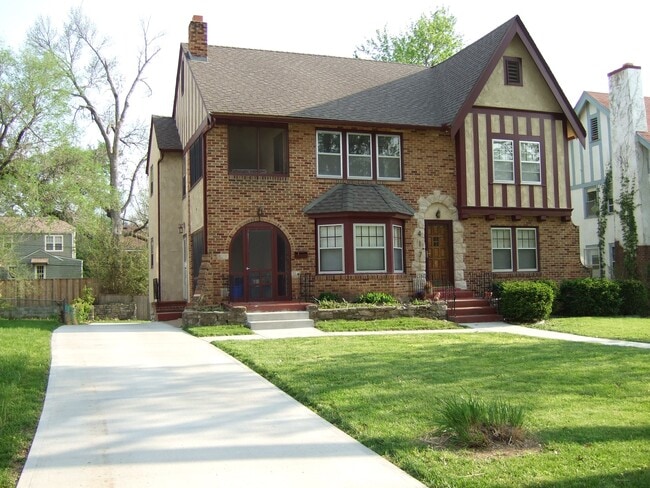 Building Photo - 417 E Meyer Blvd Unit 417 Upstairs apartment