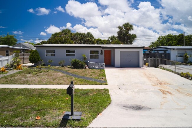Photo - 3686 Gull Rd