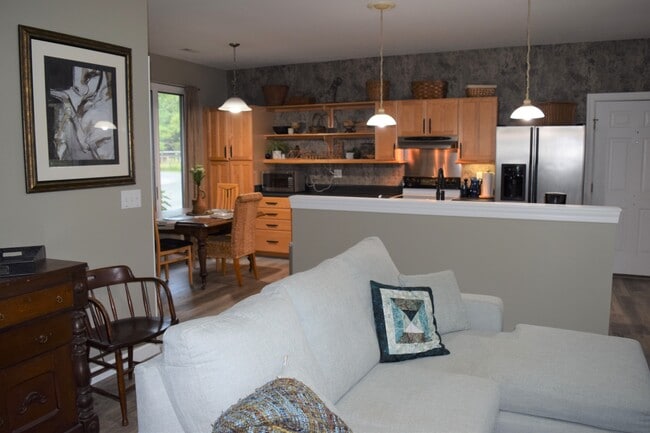 Photo - 250 Paddock Dr