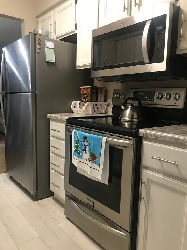 10092 Hideaway Cove