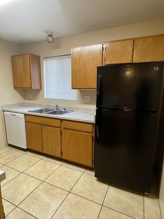 Building Photo - 941 Gail Gardner Way Unit C