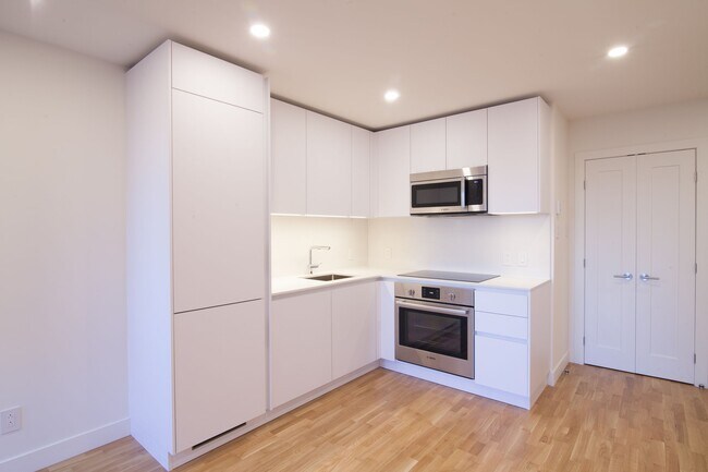 4505 Dupuis Avenue - 4505 Dupuis Avenue Unit 6