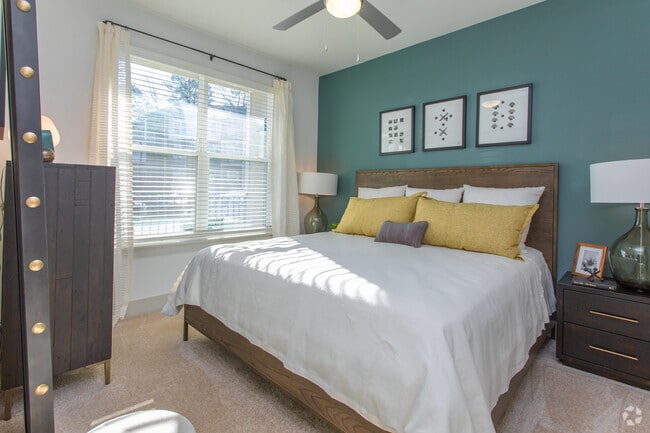 2BR, 2BA - 1041SF