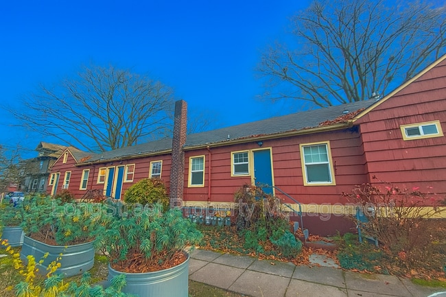 Photo - 5270 N Williams Ave