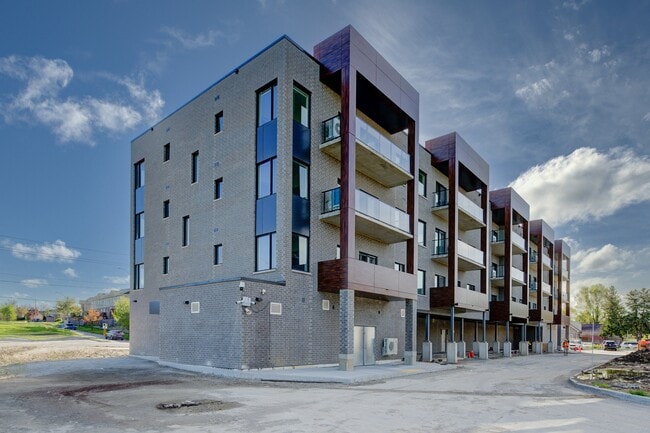 Building Photo - 408 Dundas St S