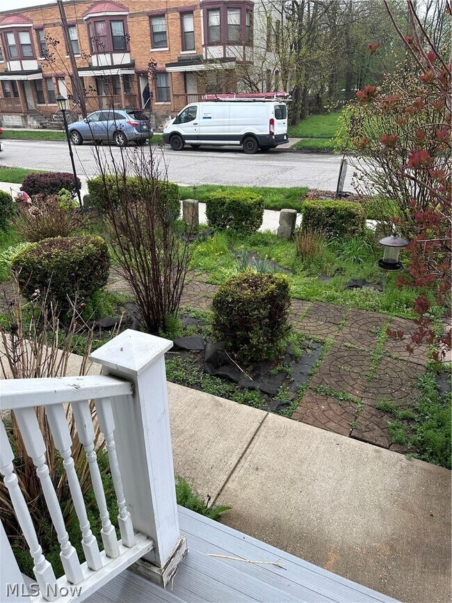 Photo - 1855 W 58th St Unidad 2/UP